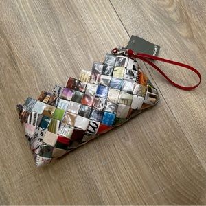 Ecoist recycled wrapper wristlet zipper closure